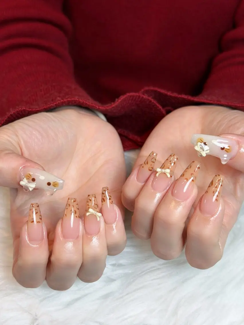 ネイル オーロラネイル ボルドー ブラウン 氷ネイル・うるうるネイル キラキラネイル ハンドネイル Julli NailStudioのネイルデザイン