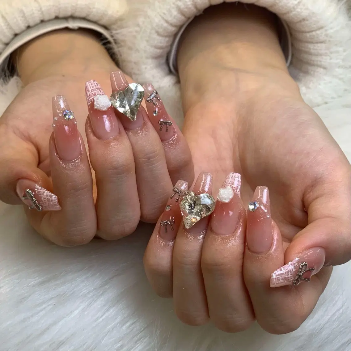 ネイル アートネイル グラデーション キラキラネイル ニュアンスネイル オフィスネイル Jenn Nail Salonのネイルデザイン