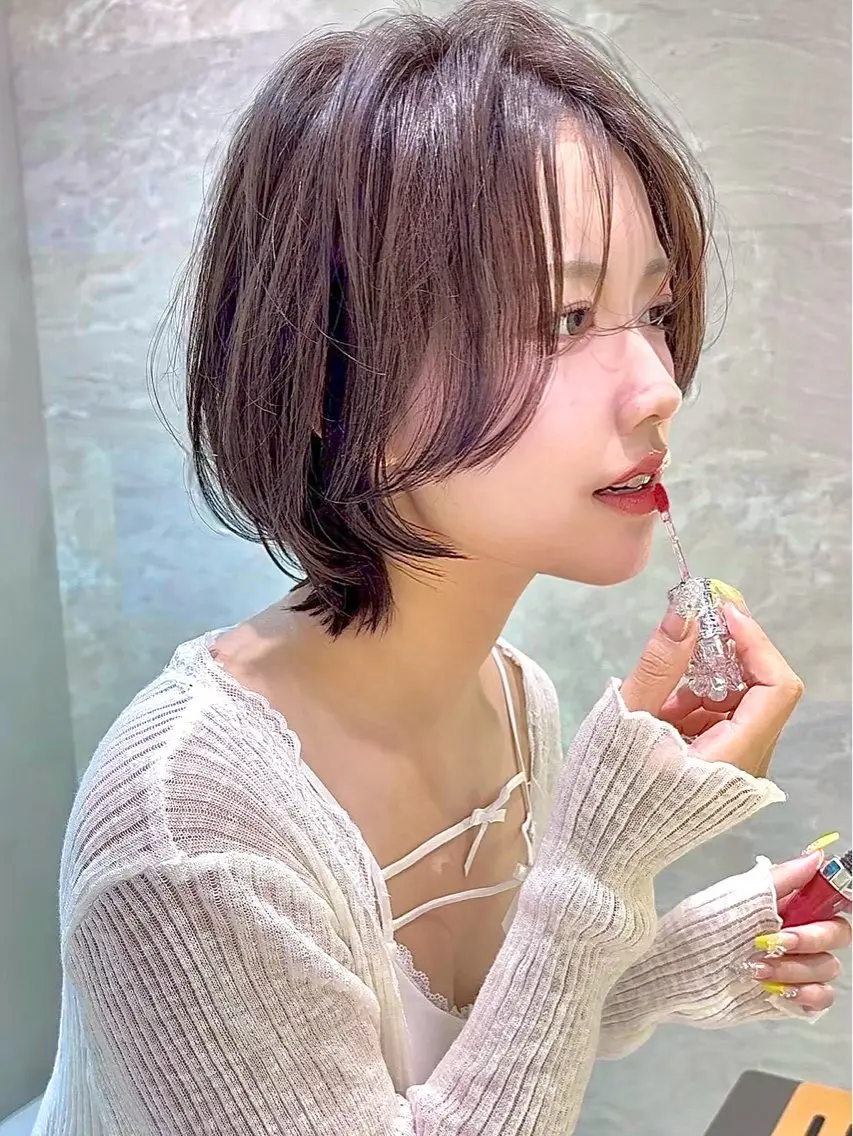 ショート MOKA🫧透明感カ ラー/縮毛矯正のヘアスタイル