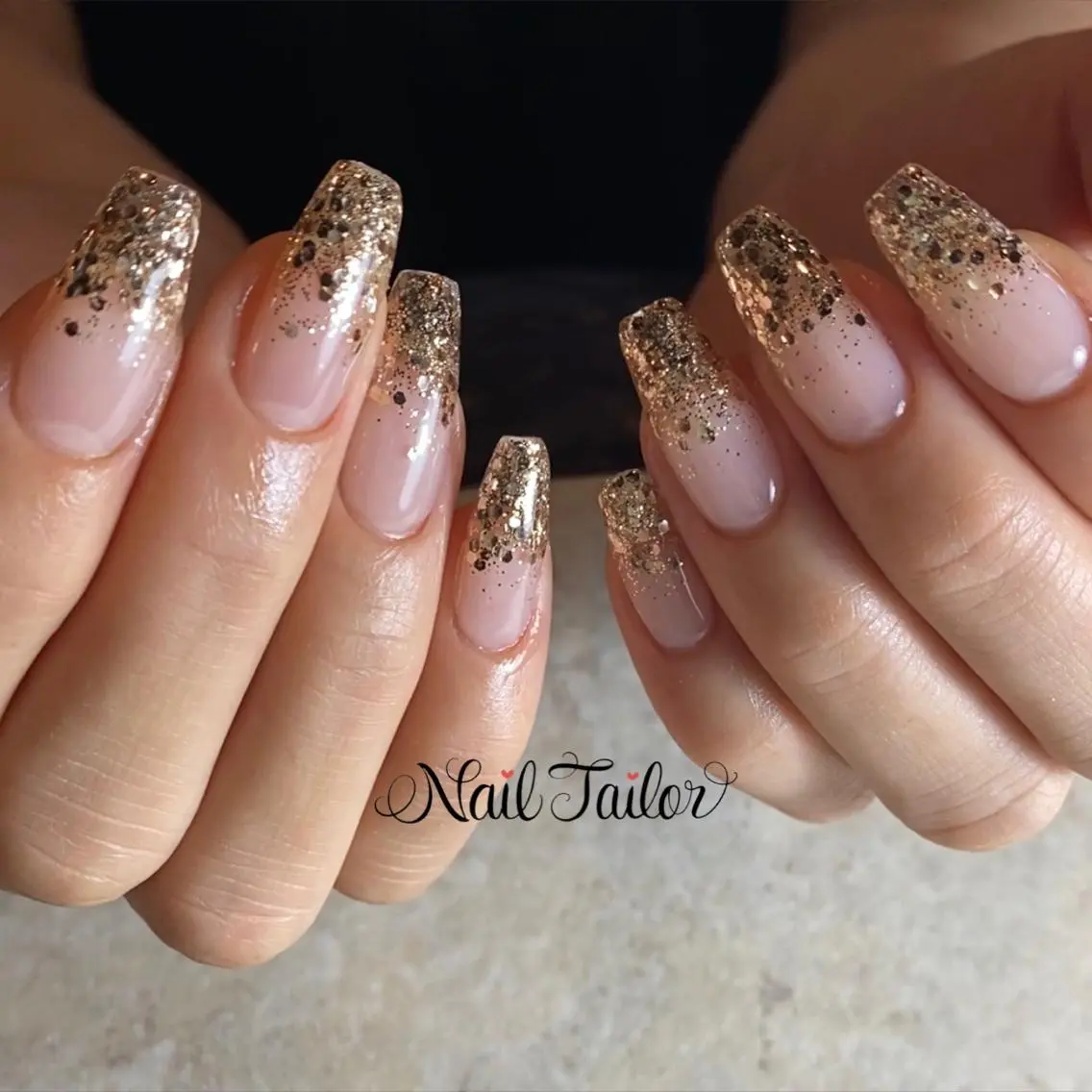 ネイル 長さ出し ジェルネイル ゴールド ゴージャス グラデーション NailTailor ネイルテイラーのネイルデザイン
