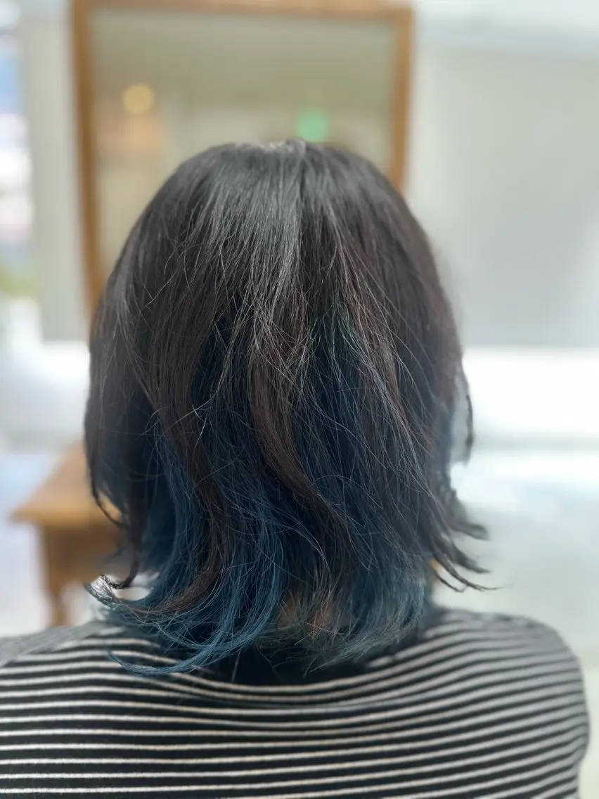 ミディアム カラー ブルーカラー インナーカラー ヘアカラー 長谷川 誠志のヘアスタイル