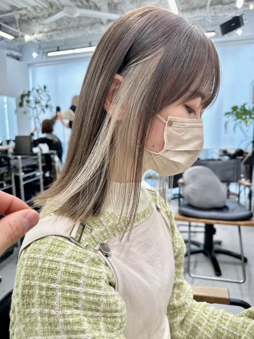ロング カラー ベージュカラー 抜きっぱなしブロンド ブロンド イヤリングカラー インナーカラー RYOSUKE ハイトーンのヘアスタイル