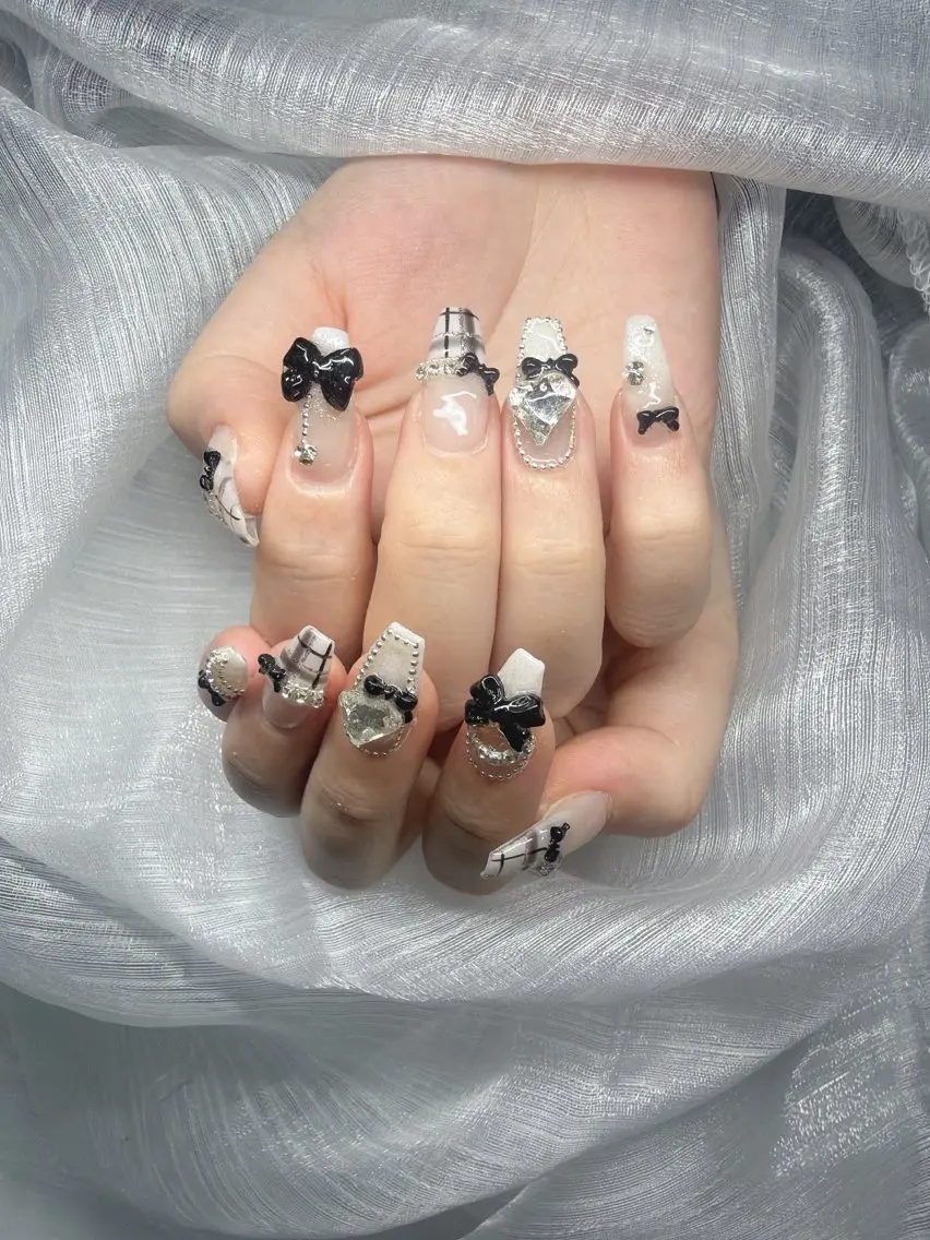 ネイル 長さ出し グラデーション 卒業式 キラキラネイル マグネットネイル ハンドネイル Lee Nailsのネイルデザイン