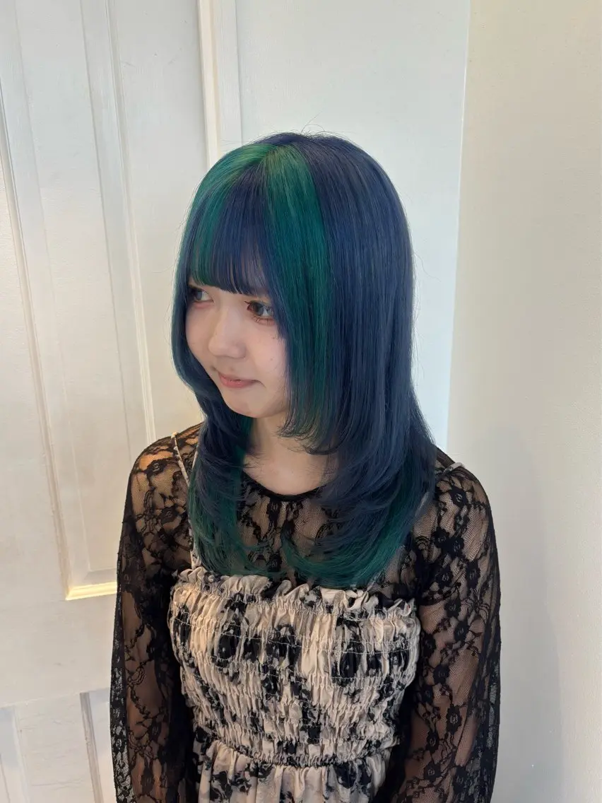 セミロング カラー ブルーカラー デザインカラー ダブルカラー ラベンダーカラー エクステ ヘアカラー レイヤー sala 推しカラー職人🎀のヘアスタイル