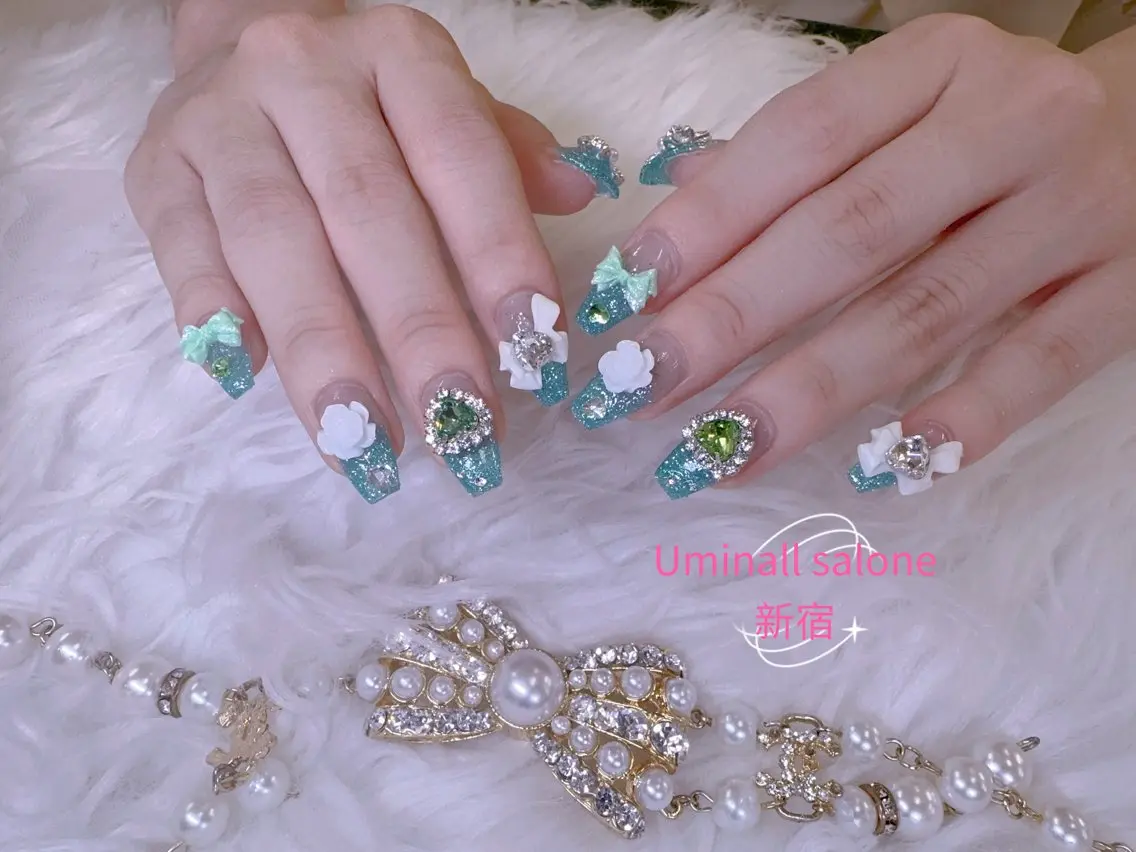 ネイル UMI ネイルサロン新宿🎀のネイルデザイン