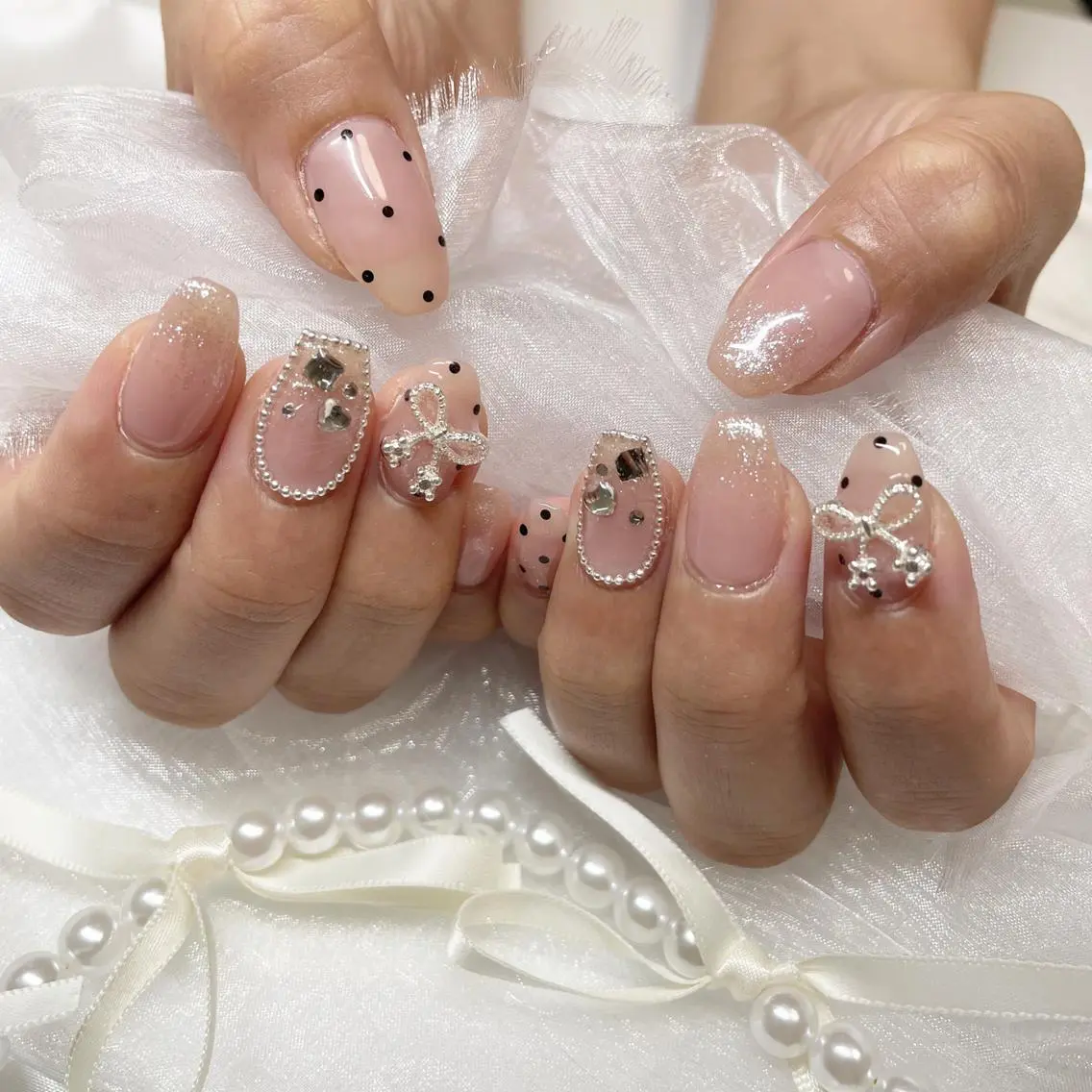 ミディアム 韓国風ヘア クリスマス ハンドネイル fiore nail 🦋のネイルデザイン