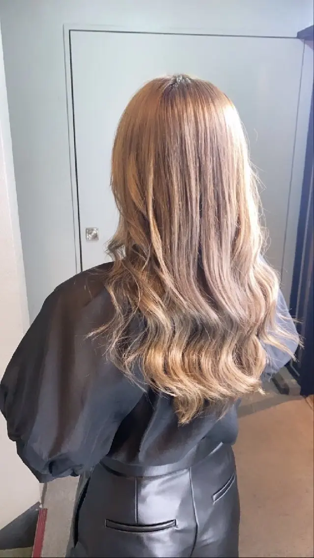 ロング カット ヘアカラー 新村 泰幸のヘアスタイル