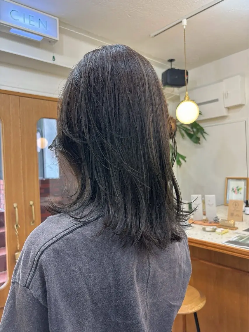ミディアム カラー 透明感カラー グレージュ オリーブグレージュ オリーブグレー レイヤーカット ayano🫧 《CIEN》のヘアスタイル