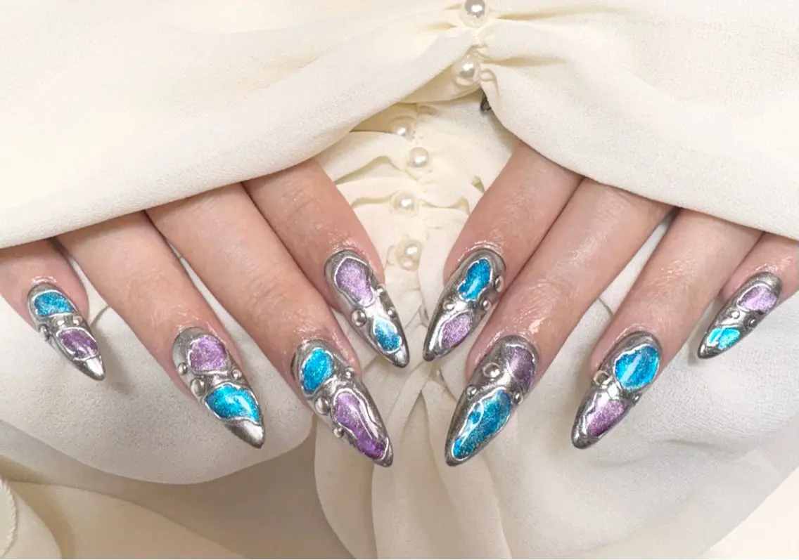 ネイル アートネイル マグネットネイル ミラーネイル ハンドネイル ✨韓国✨nail salonLumieのネイルデザイン