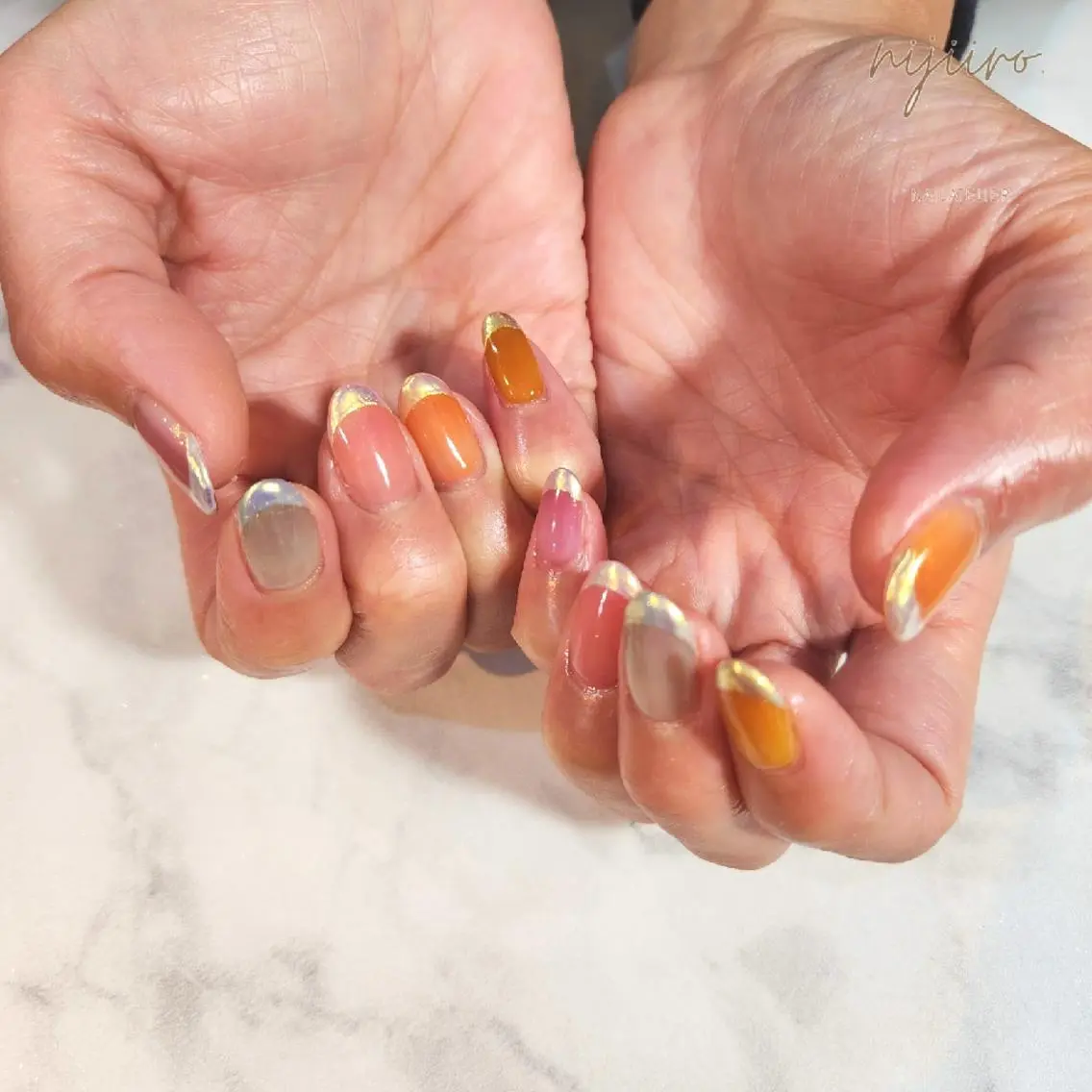 ネイル オーロラネイル フレンチネイル ハンドネイル nijiiro🌈 サトウのネイルデザイン