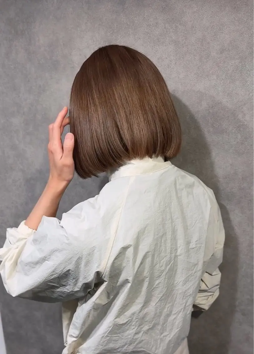 ショート カラー 加藤 貴子のヘアスタイル