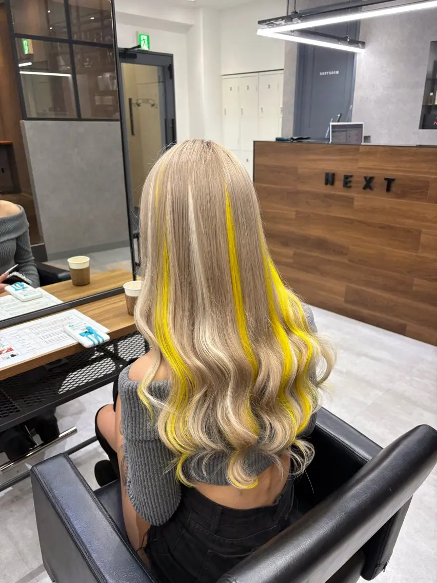 ロング カラー ハイライトカラー イエローカラー エクステ ハイライト ヘアカラー トリートメント エクステ ENA💗NEXT /ハイトーンエクステのヘアスタイル