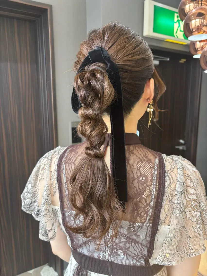 ヘアアレンジ ポニーテール ブリーチなしWカラー ヘアセット菜希のヘアスタイル