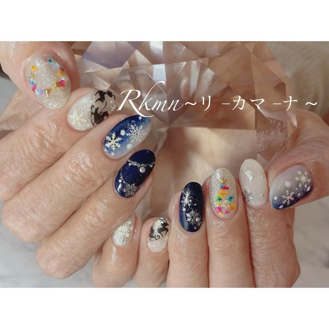 ネイル アートネイル フラワーネイル ネイビー 春ネイル ホワイト ハンドネイル フットネイル ハンドケア Rkmn ~リ-カマ-ナ~のネイルデザイン