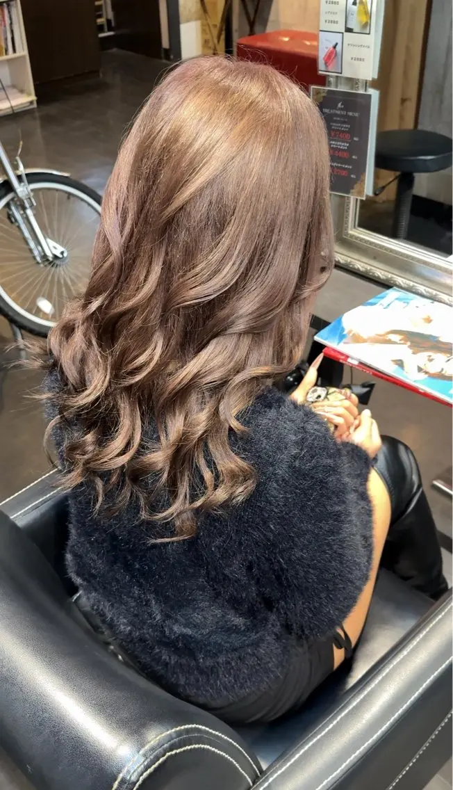 ロング カラー ベージュカラー ブリーチ ピンクカラー ピンクベージュ ヘアカラー デザインカラー⭐️ Yamauchiのヘアスタイル