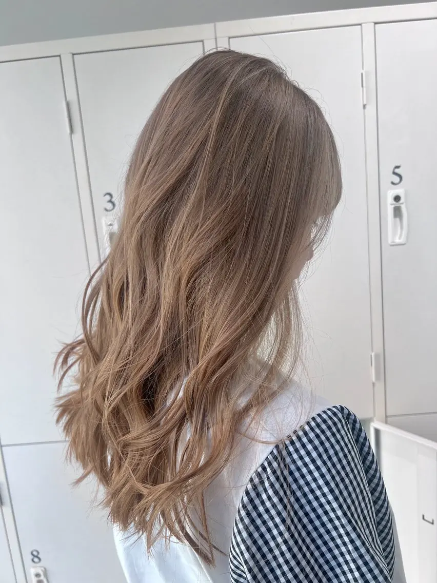 ロング カラー ヘアカラー トリートメント 艶ハイトーン🔆 ️️️安座間 希のヘアスタイル