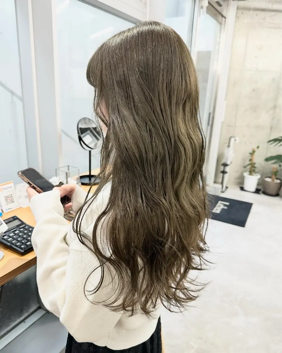 ロング カラー ベージュカラー ブリーチ ダブルカラー ブリーチなしカラー オリーブベージュ ヘアカラー 垢抜けヘア♡柔らかい カラー/mihoのヘアスタイル