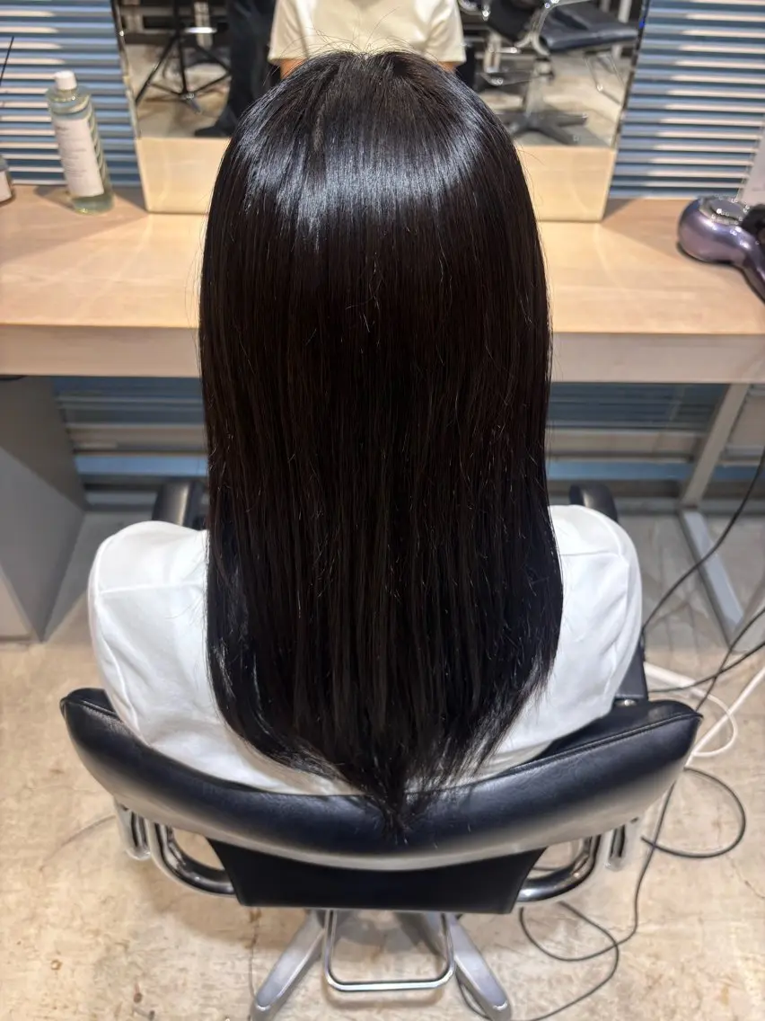 セミロング ヘアカラー 本荘 波音のヘアスタイル