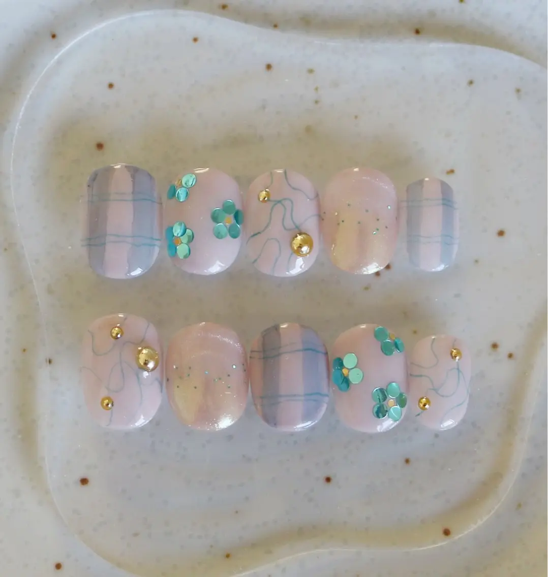 ネイル フラワーネイル グリーン ホログラムネイル 水色 マグネットネイル ハンドネイル Baku Nailsのネイルデザイン
