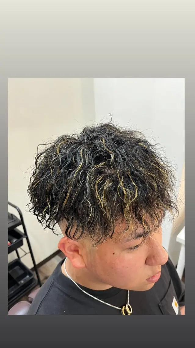 ショート カラー パーマ メンズ メンズハイライト メンズメッシュ ハイライトカラー メッシュ ハイライト 千葉 奈央のヘアスタイル