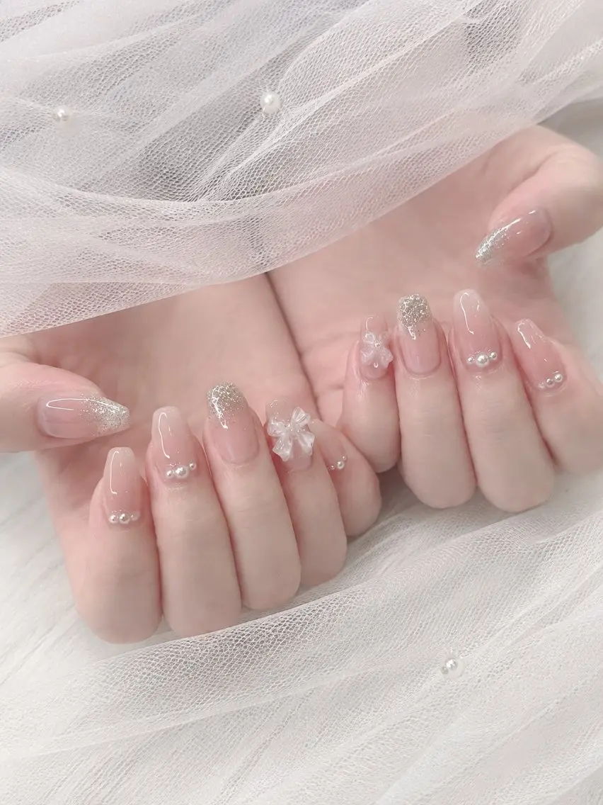 【他店付け替え無料】韓国・ワンホン系ネイル♡ちゅるん・きらきらデザイン¥4,500の写真