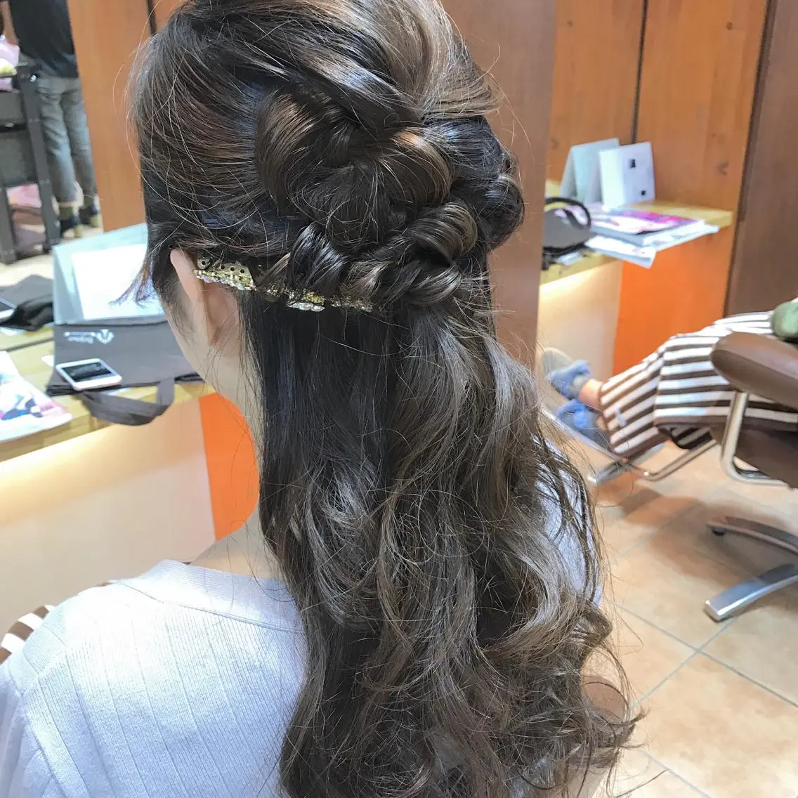 ロング ヘアアレンジ ハーフアップ 🥛洒落髪小顔cut なら龍崎🥛のヘアスタイル