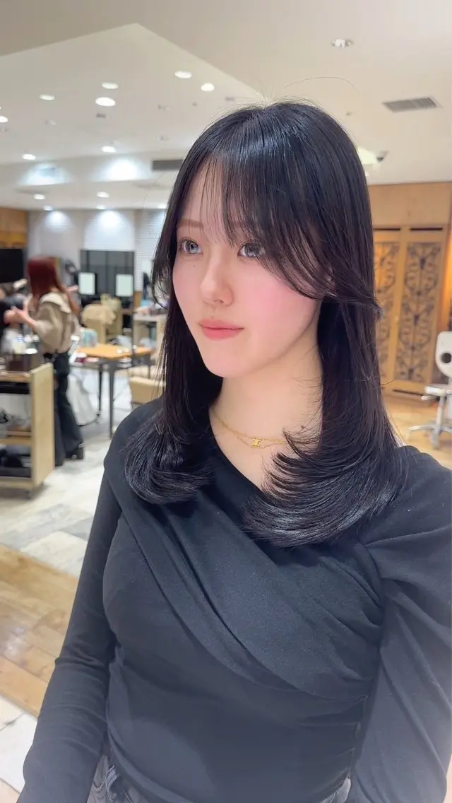 セミロング 銀座/レイヤー 顔周りカット溝手優太のヘアスタイル