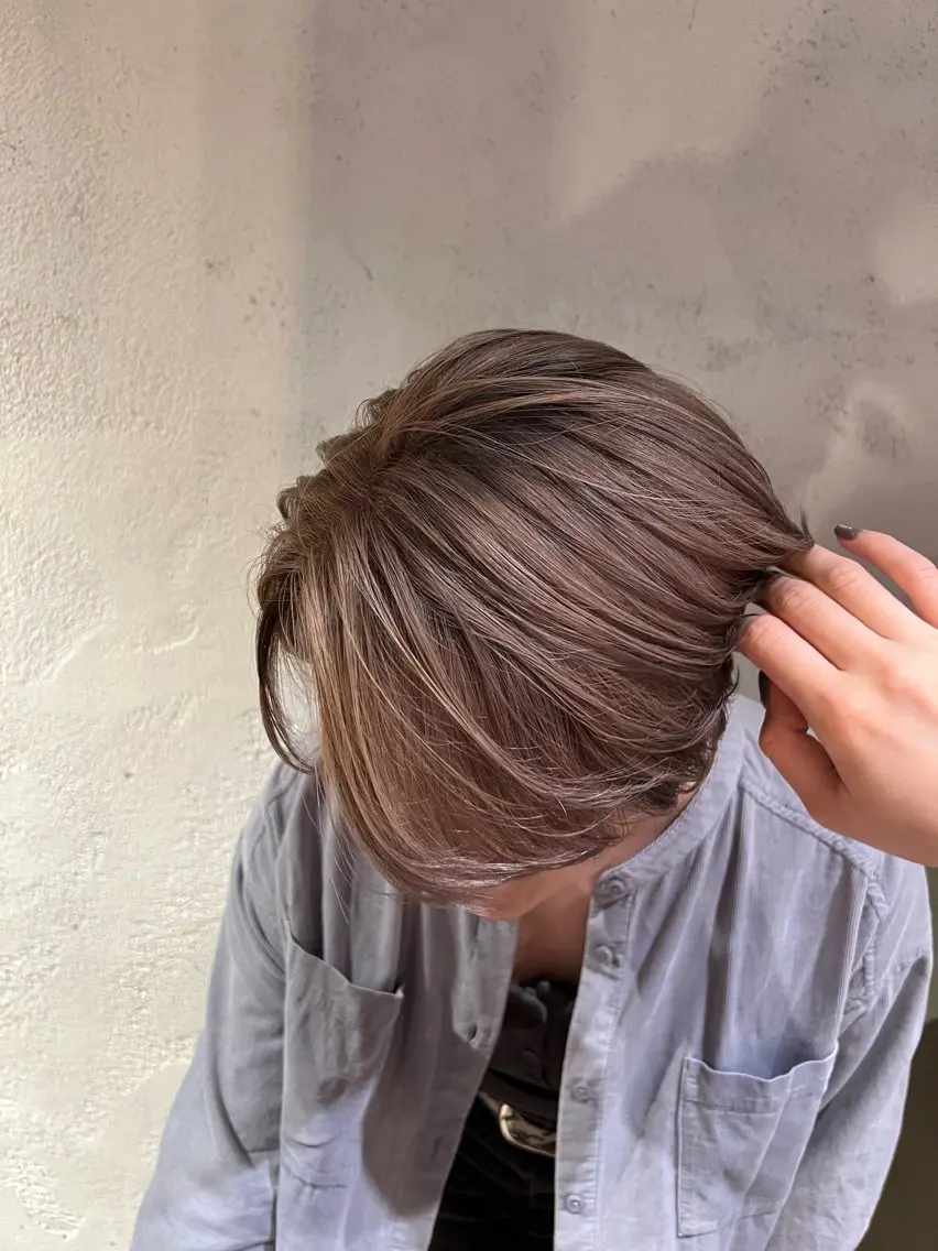 カラー 岡本 真理子のヘアスタイル