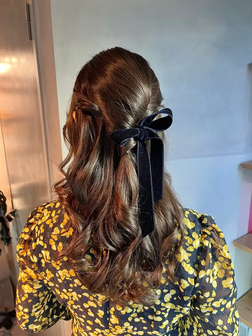 ヘアアレンジ ポニーテール 結婚式・ブライダル 卒業式のヘアスタイル ヘアセット charm《銀座》 ヘアセット/縮毛矯正のヘアスタイル