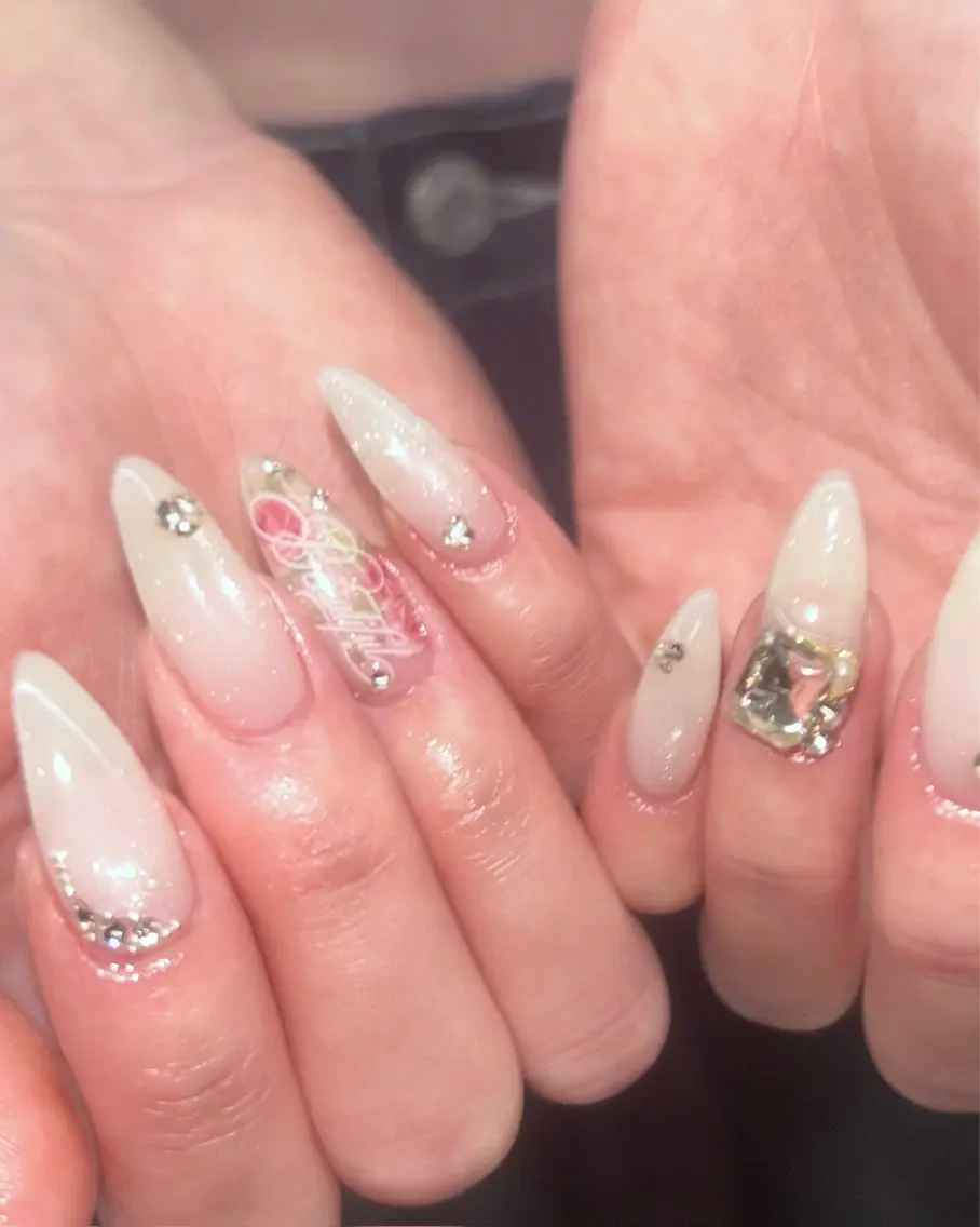 ネイル ハンドネイル EmaNail🎀 Haaruのネイルデザイン