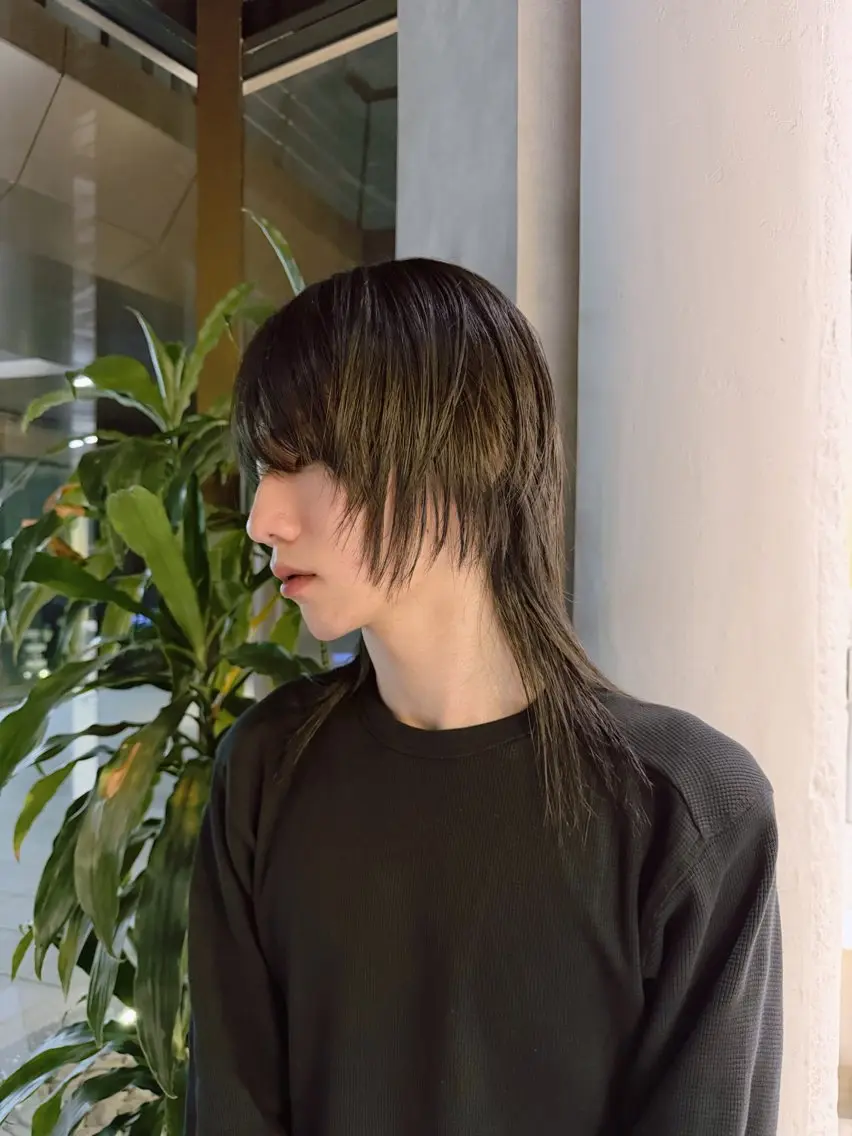 メンズ カット レイヤー×ハイトーン ×デザイン 啓太のヘアスタイル