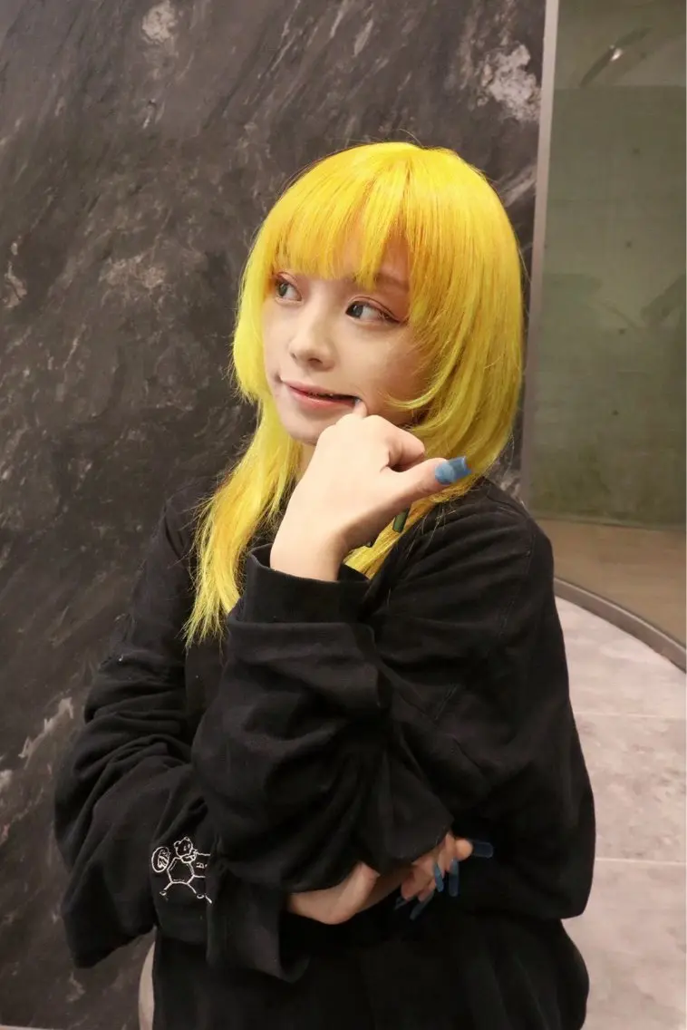 ミディアム カラー ハイトーンカラー イエローカラー カット ヘアカラー トリートメント レイヤー/ブリーチ iwamiya岩見谷のヘアスタイル
