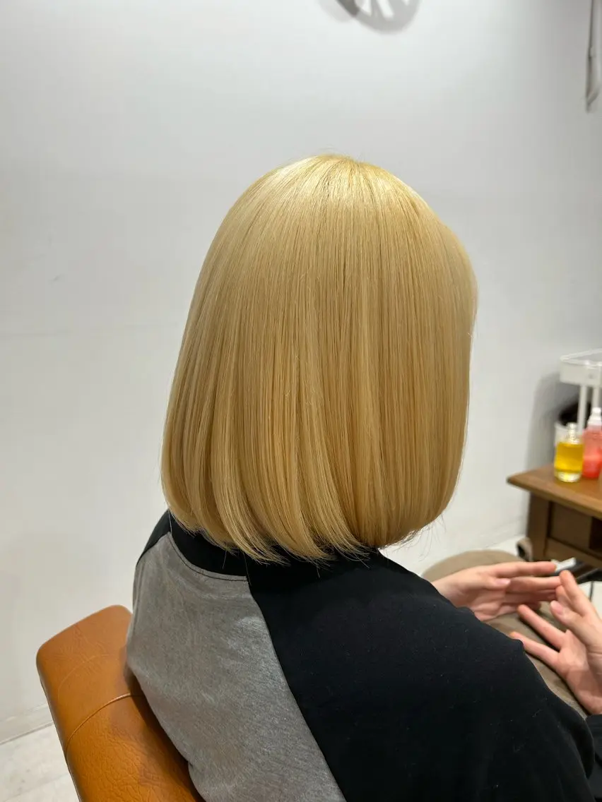 ミディアム カラー ブリーチ 山﨑 燦人のヘアスタイル