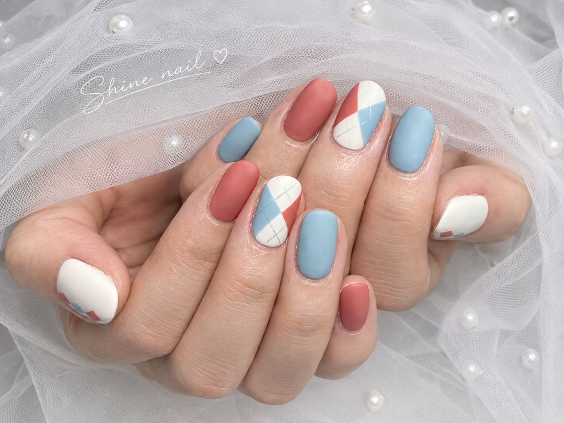 ネイル shine 🎀 長さ出し専門のネイルデザイン