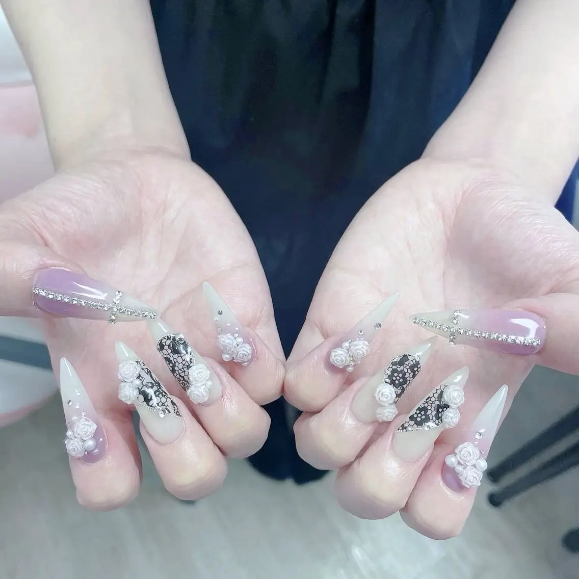 ネイル 成人式 ロングネイル マグネットネイル 大理石ネイル(マーブル) リボン ハンドネイル MoMoA Nail ネイル長さ出し専門店のネイルデザイン