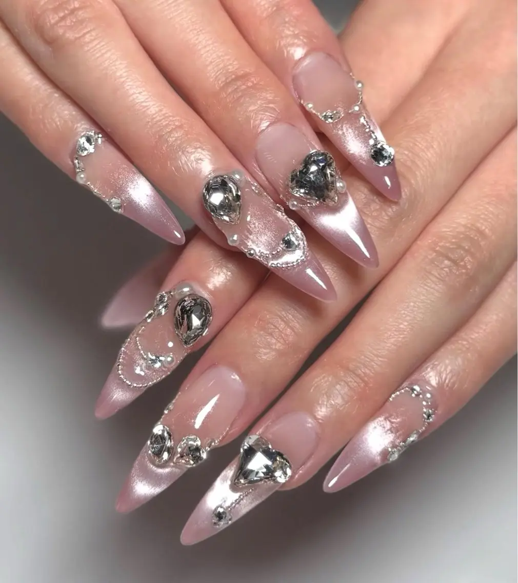 ネイル ガーリー キラキラネイル 韓国ネイル ロングネイル シンプルネイル ハンドネイル Genie Mika Nailsのネイルデザイン