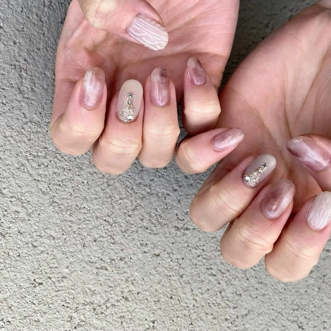 ネイル ニュアンスネイル ネイルチップ 冬ネイル クリスマス ハンドネイル Nail Adore.のネイルデザイン