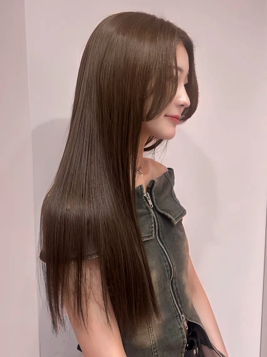 ロング カラー ブラウンカラー 𝑴𝑶𝑲𝑨渋谷 トレンド韓国ヘア🩷のヘアスタイル