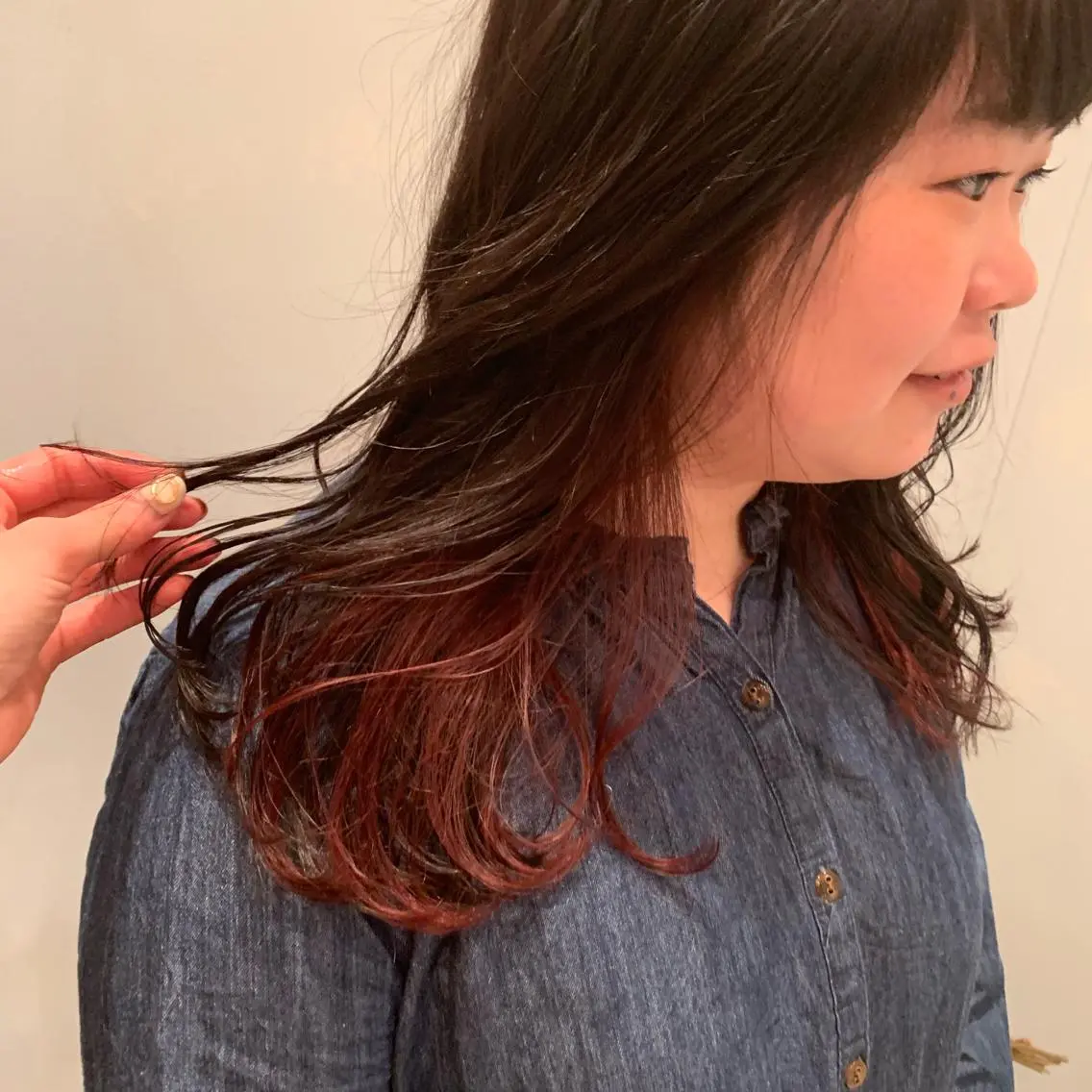 ロング カラー SAKINO ベージュカラーのヘアスタイル