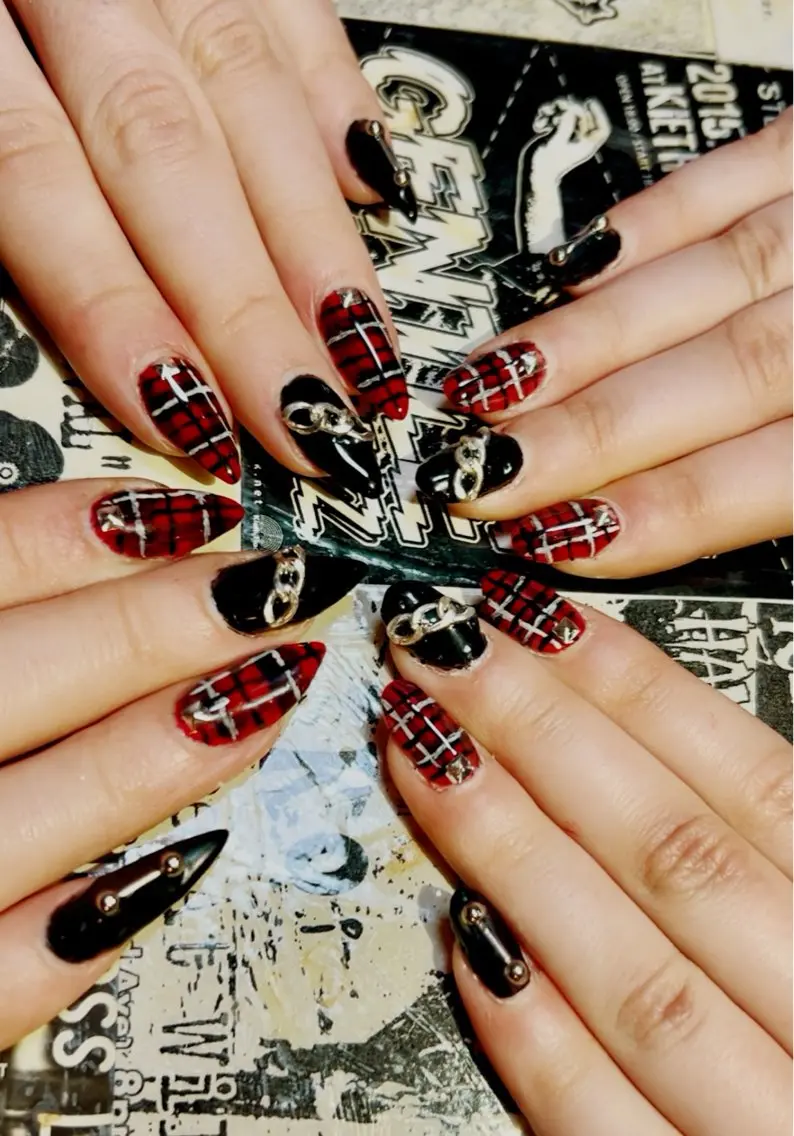 ネイル おそろいネイル PUNX NAILのネイルデザイン