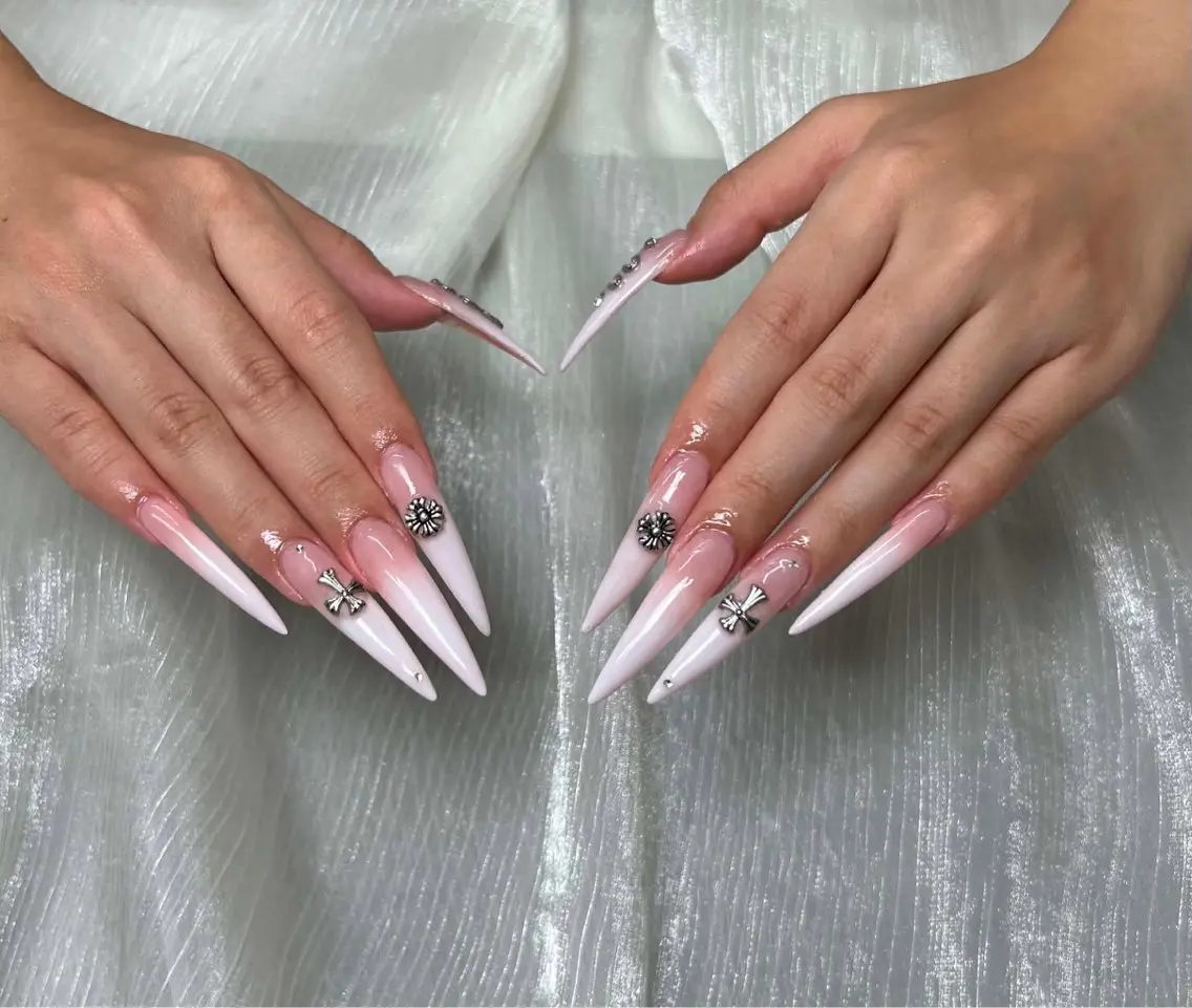 ネイル オーロラネイル チークネイル フラッシュネイル フレンチネイル ジェルネイル ハンドネイル Hann Nailのネイルデザイン
