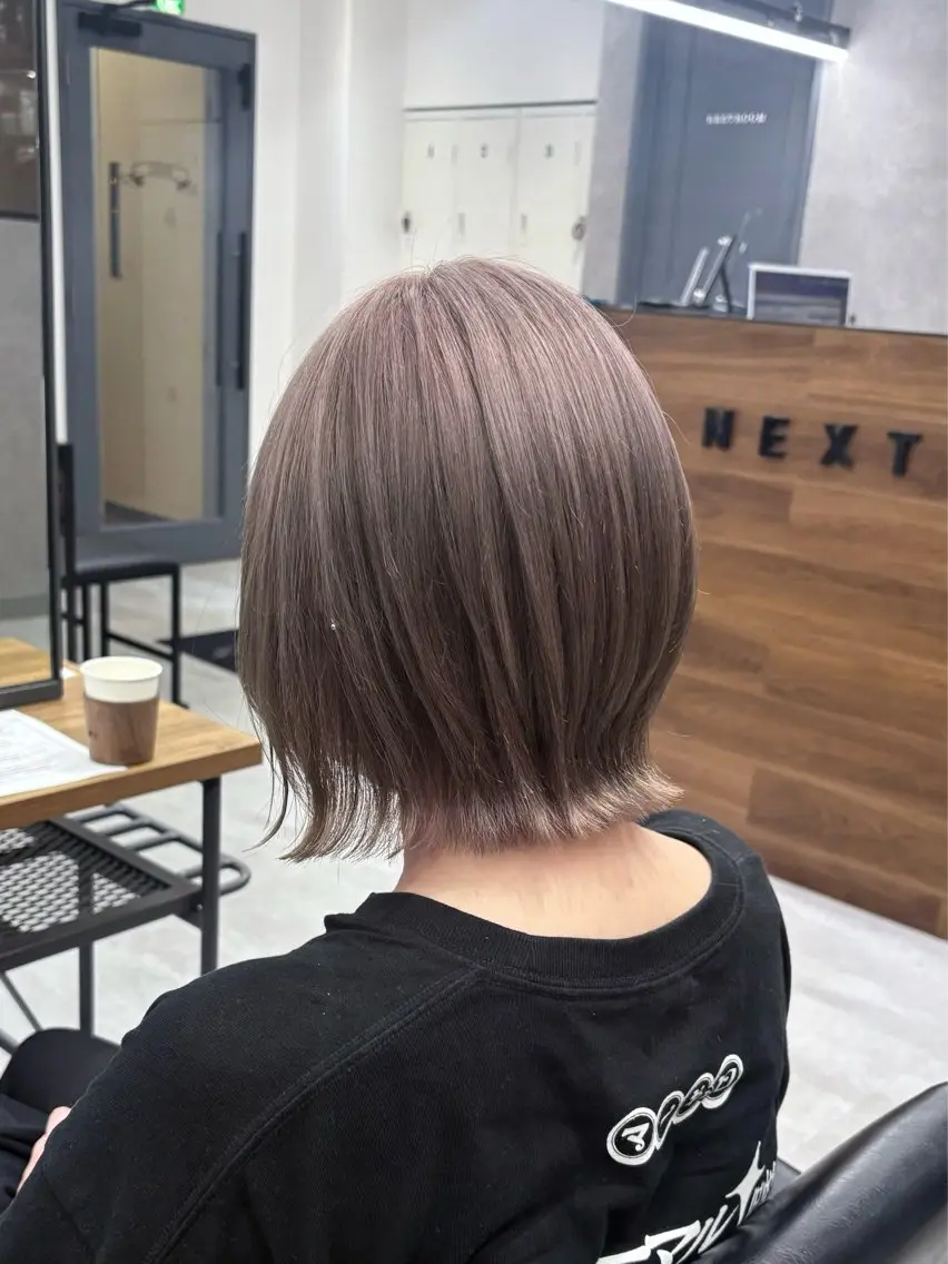 ショート カラー ボブレイヤー ブリーチ グレージュ ボブ レイヤーカット カット ヘアカラー ENA💗NEXT /ハイトーンエクステのヘアスタイル