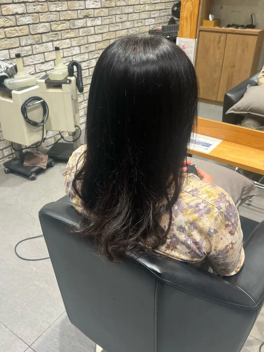 ミディアム カラー 長谷川 梨華のヘアスタイル