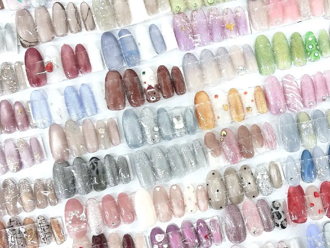 100種類の定額コース☆マグネット使用デザイン☆ソフトジェルオフ込み☆オフなしOK☆の写真