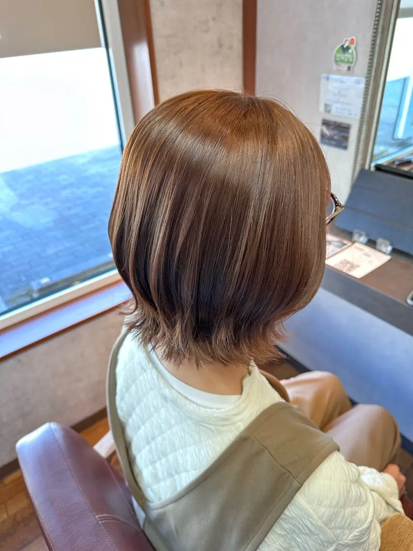 ミディアム ボブ 外ハネヘア 手塚 菜々美のヘアスタイル