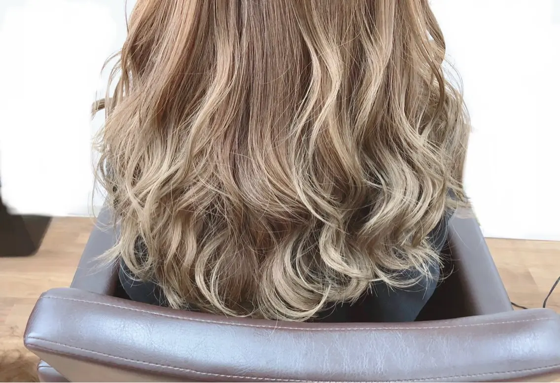 ロング カラー 桃木 杏奈のヘアスタイル