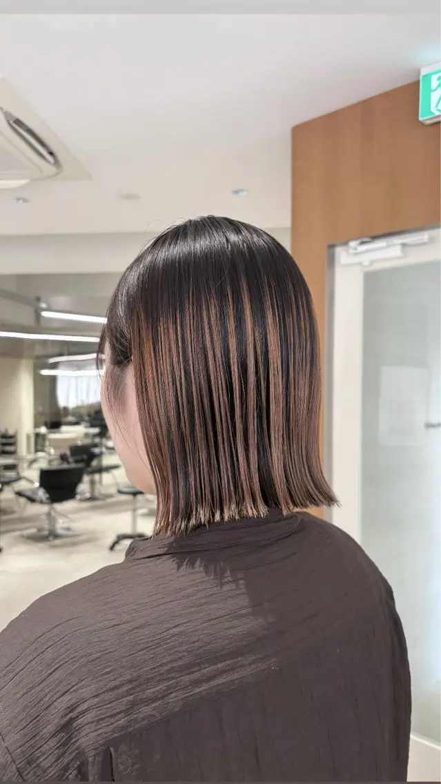 ミディアム カラー 切りっぱなしボブ ベージュカラー ブリーチ ボブ カット ヘアカラー トリートメント 艶カラー/レイヤー 🦋AKARI🦋のヘアスタイル