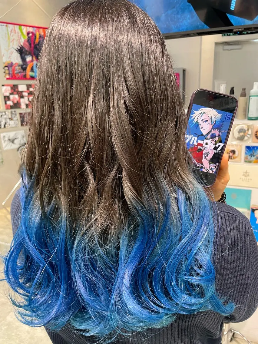 セミロング カラー ブリーチ ブルーカラー ケアブリーチ ダブルカラー グラデーションカラー ヘアカラー インナーカラー 推し ブリーチ  髪質改善のヘアスタイル