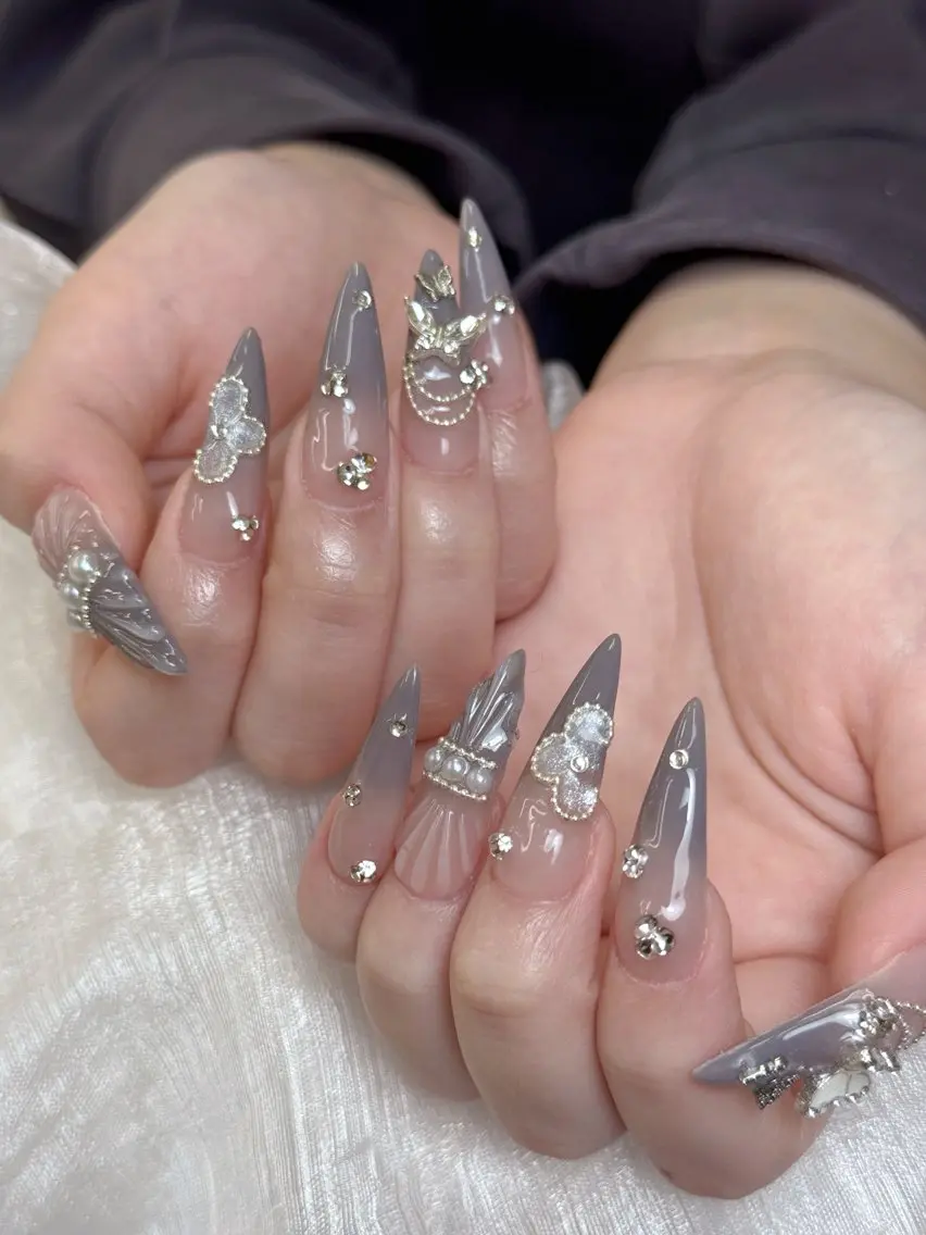 ネイル アートネイル ジェルネイル ニュアンスネイル シンプルネイル ネイルチップ ハンドネイル Lisa Nail Salonのネイルデザイン
