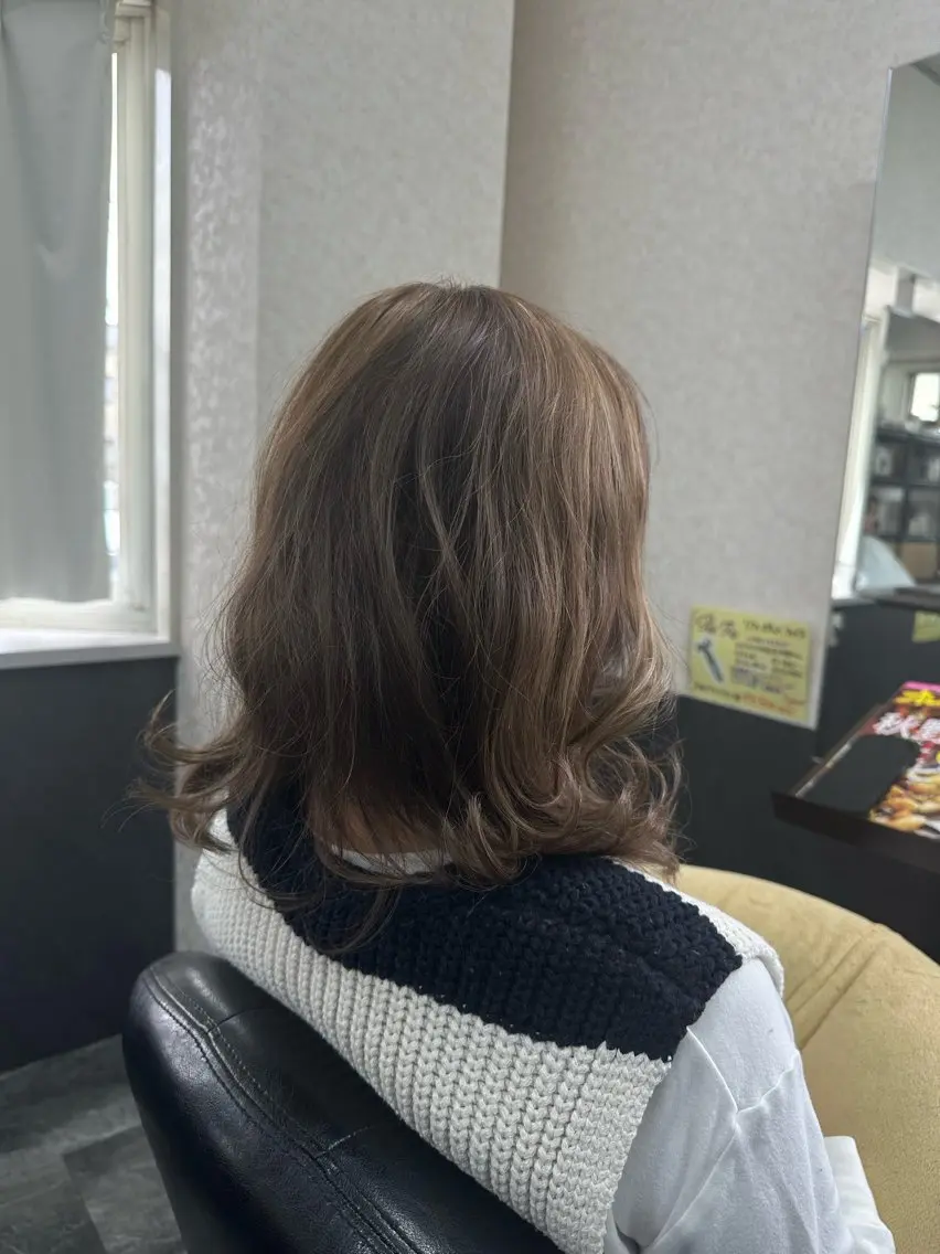 セミロング ハイライト ヘアカラー エンゼルス美容室斉間 圭司のヘアスタイル